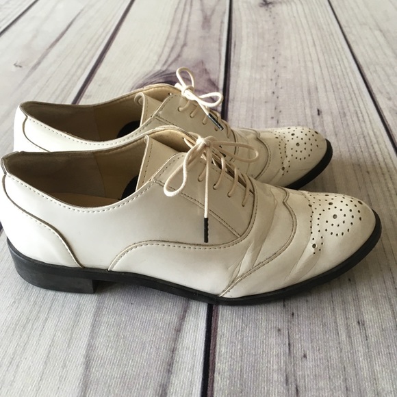 ★SOLD★White Shoes - Picture 4 of 11